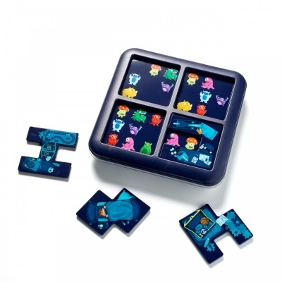 Jogo de peças encaixáveis azuis com desenhos de monstros e objetos espaciais