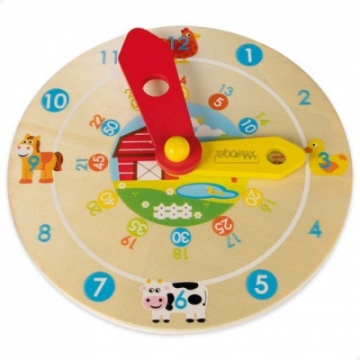 Relógio de madeira colorido com animais da fazenda e numerais