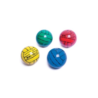 Conjunto de quatro bolas coloridas para mini voleibol sobre fundo branco