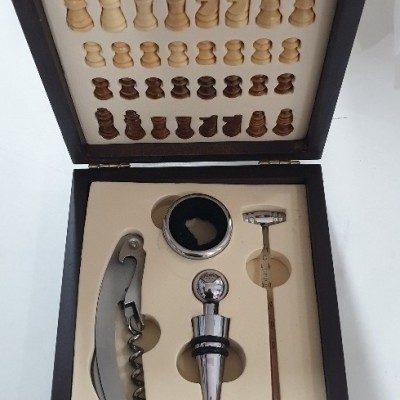Conjunto de Xadrez e Kit Vinho 19520/21710