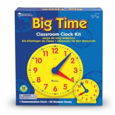 Kit Big Time Classroom Clock Kit com relógios coloridos em caixa azul