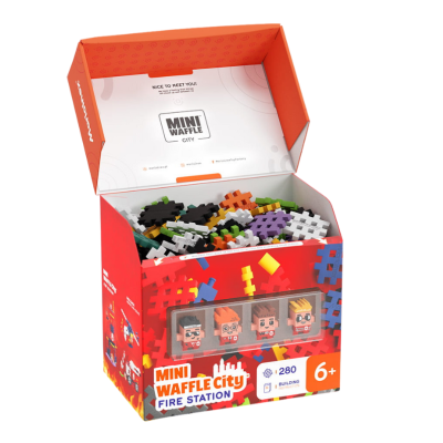 Caixa vermelha de brinquedo MINI WAFFLE CITY FIRE STATION com peças plásticas coloridas e quatro figuras pixelizadas