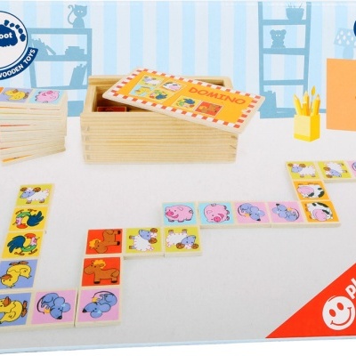 Jogo de dominó infantil de madeira com peças coloridas e caixa de madeira