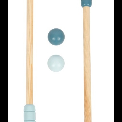 Conjunto de croquet com tacos de madeira e bolas azuis