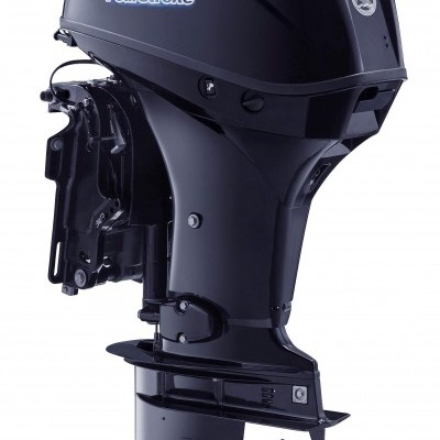 Motor de popa Tohatsu Four Stroke preto com etiqueta 50 e hélice