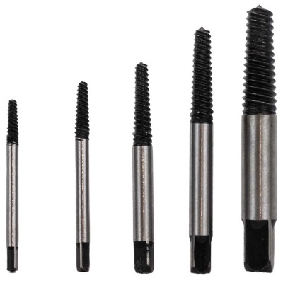 Conjunto de cinco extratores de parafusos de metal de vários tamanhos.