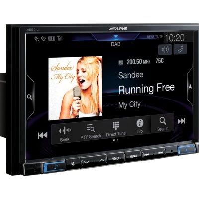 Navegação tátil de 8" com mapas TomTom, compatível com Apple CarPlay e Android Auto X803D-U