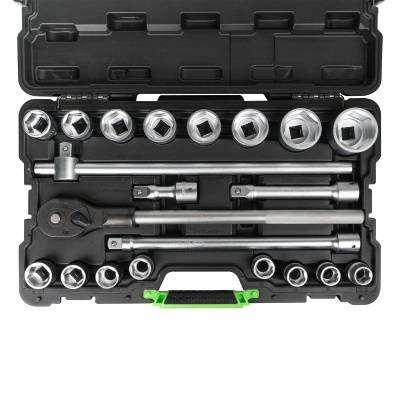 Conjunto de ferramentas com soquetes e chave de catraca em mala de plástico preto