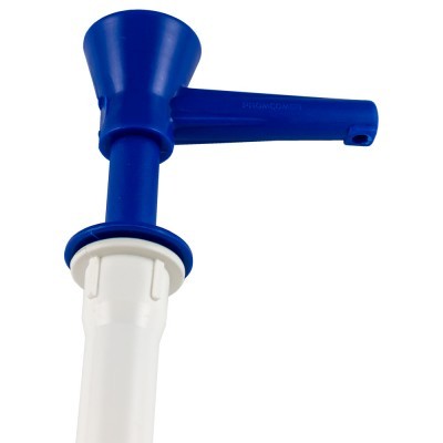 Bomba manual azul e branca de plástico