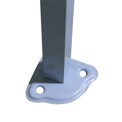 Base metálica branca com haste quadrada vertical