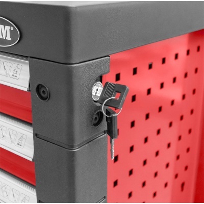 Caixa de ferramentas vermelha com cadeado e duas chaves presas