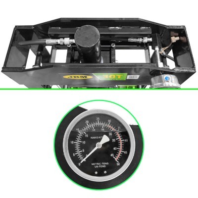 Equipamento hidráulico preto com manómetro redondo e escala em toneladas
