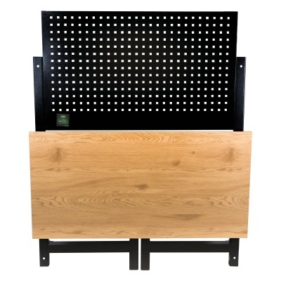 Cabeceira para cama em madeira clara com estrutura metálica preta perfurada