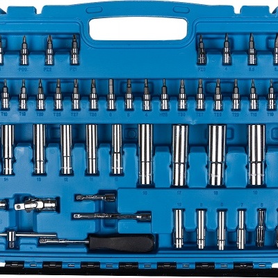 Conjunto de ferramentas com chaves e soquetes em estojo azul