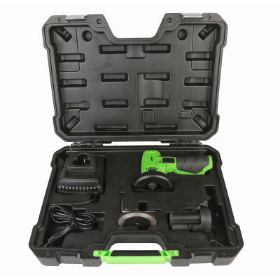 Estojo preto com ferramenta elétrica verde e acessórios organizados