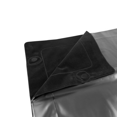 Tapete de carro preto com texturas de borracha e tecido aveludado