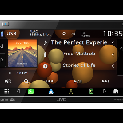 Aparelho de som automóvel JVC KW-M750DBW com ecrã tátil a reproduzir música FLAC via USB