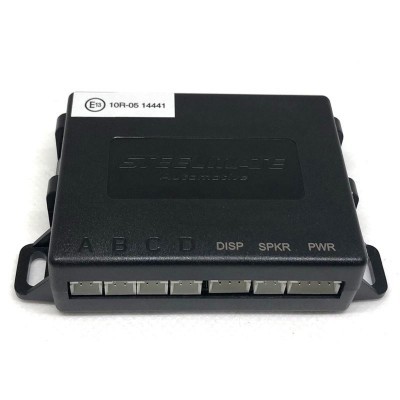 Módulo eletrónico preto com conectores e etiquetas em fundo branco