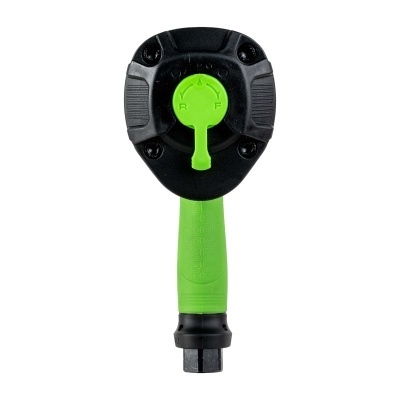 Ferramenta manual com pega verde e botão rotativo preto e verde