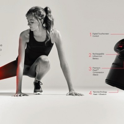 Pulseira de perna preta com detalhes vermelhos e mulher em roupa desportiva preta num fundo branco