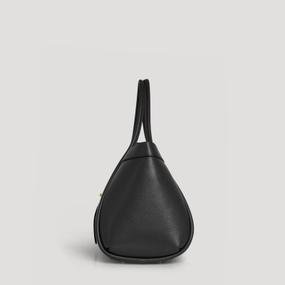 Mala preta em pele vista de lado com alças duplas