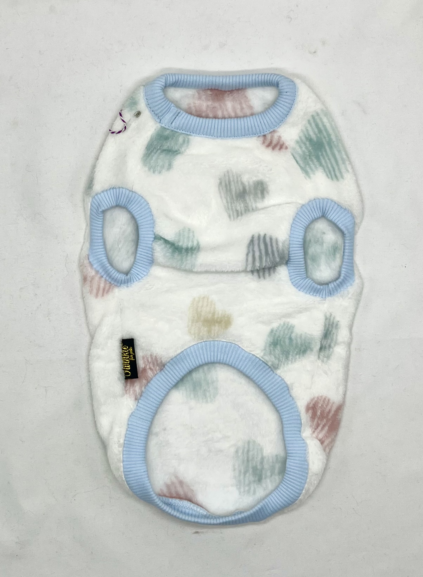 Macacão de bebé branco com padrões coloridos e costuras azuis