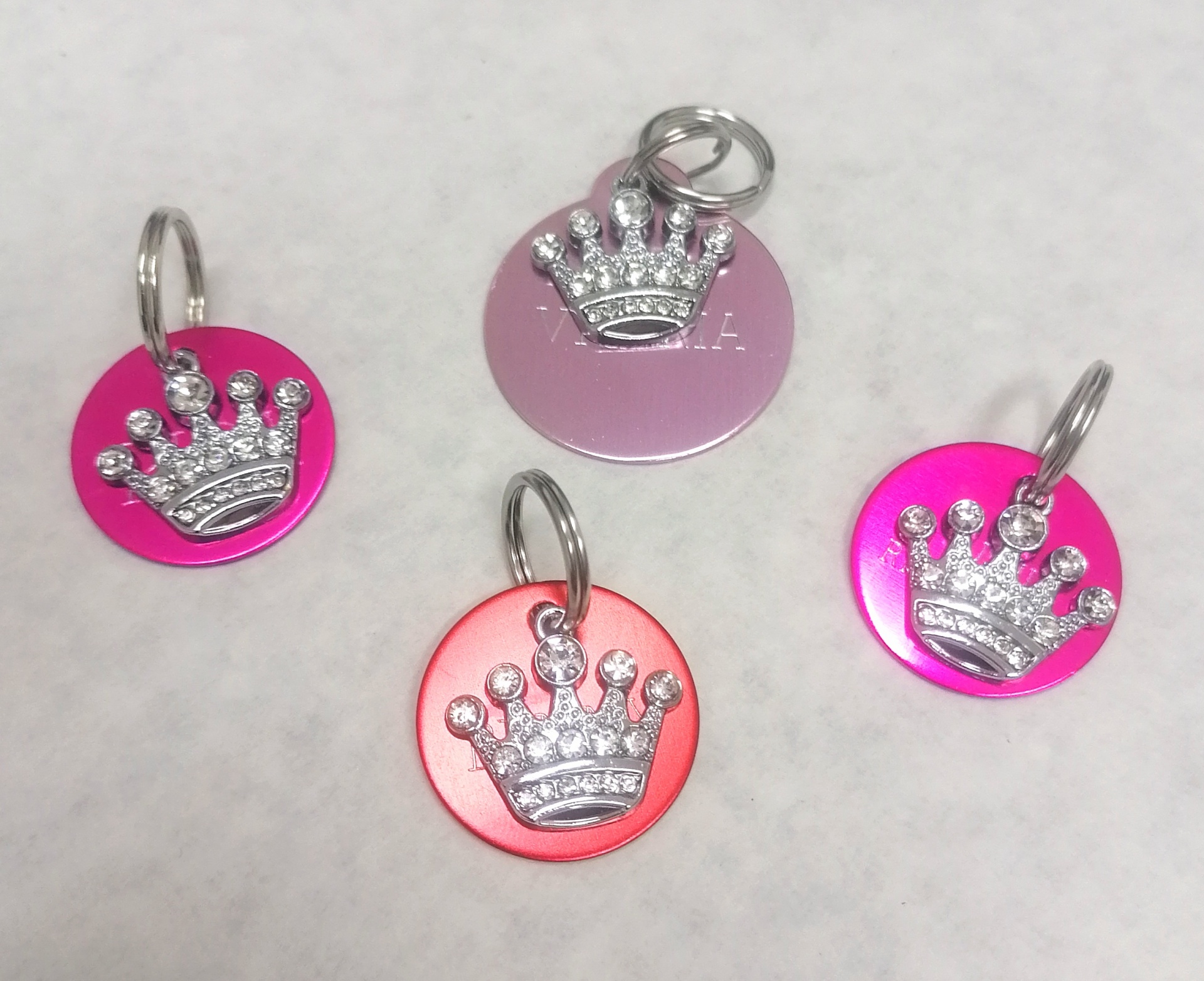 Medalha com pendente, coroa brilhante