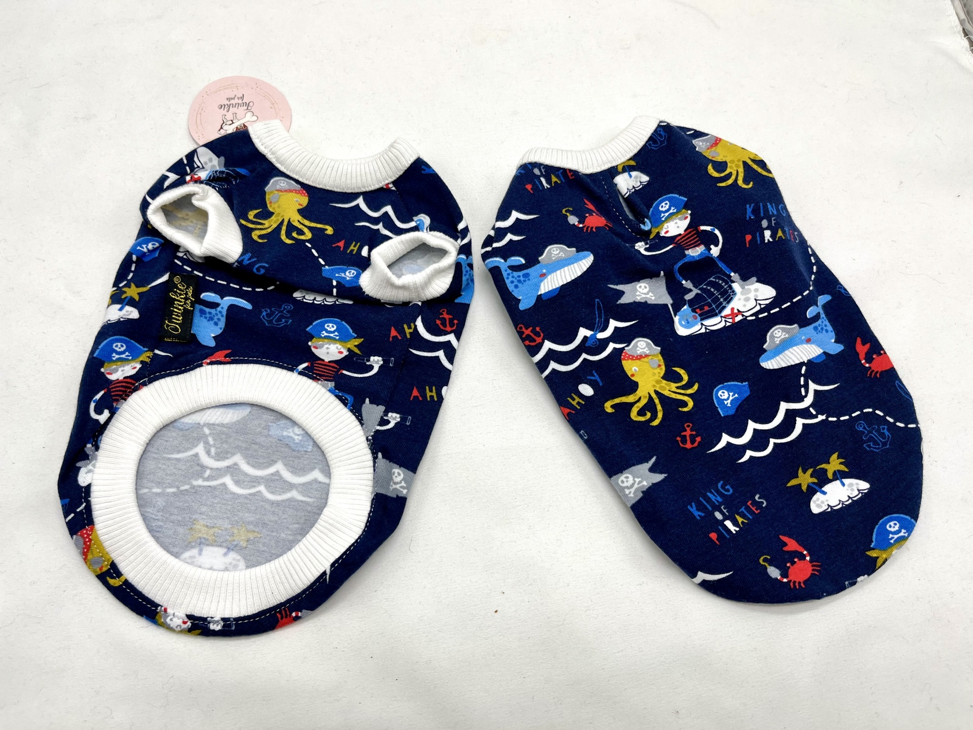 Dois fatos para cães pequenos com padrão marinho azul escuro