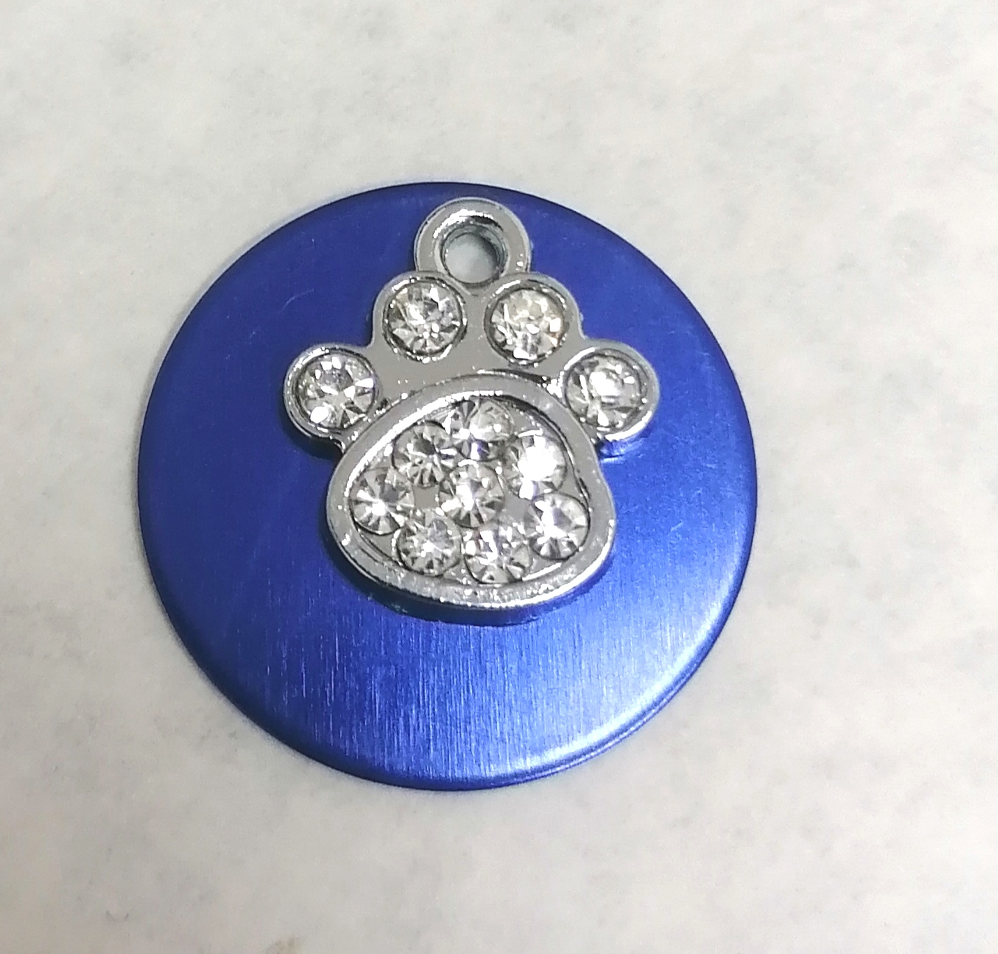 Medalha com pendente, pata brilhante