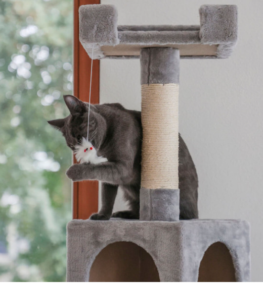 Arranhador para gatos cinza com poste de sisal e brinquedo de pelúcia