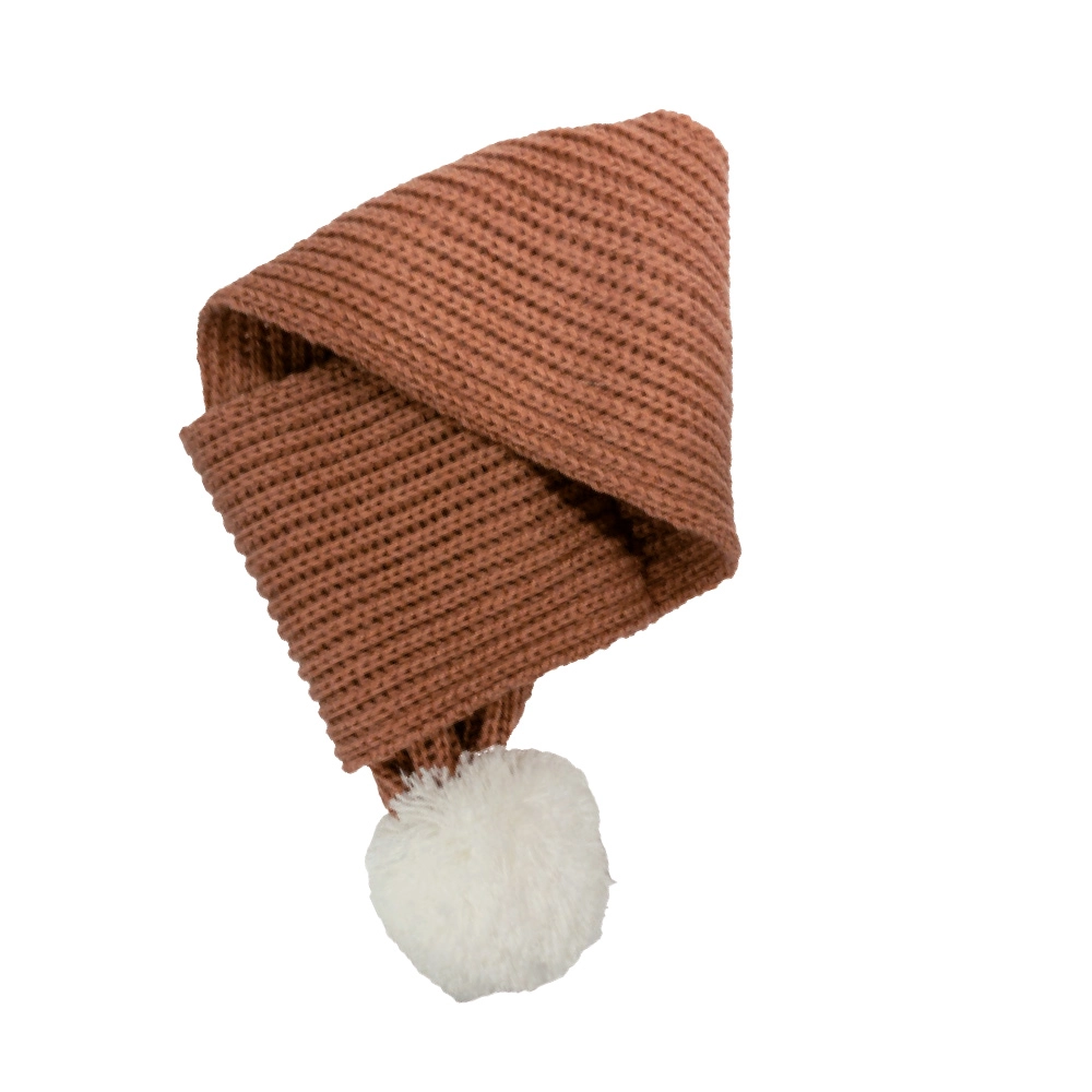 Gorro castanho de malha canelada com pompom branco
