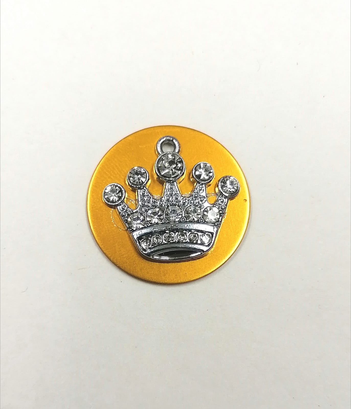 Medalha com pendente, coroa brilhante