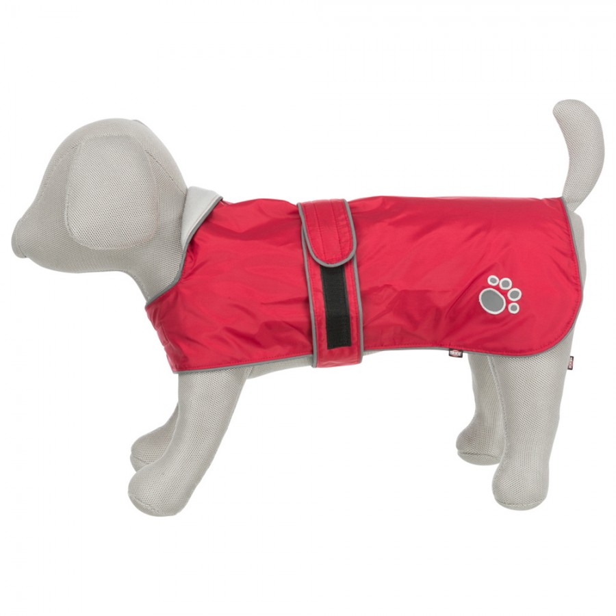 Modelo de cão cinzento com casaco vermelho e detalhe de pata