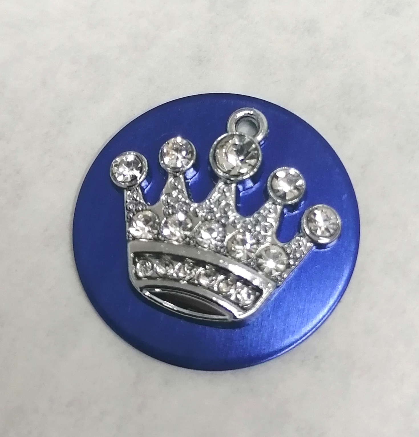 Medalha com pendente, coroa brilhante