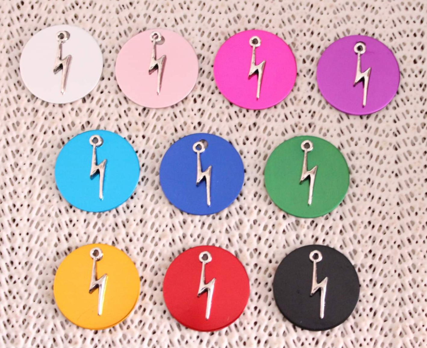 Medalha com pendente, Raio