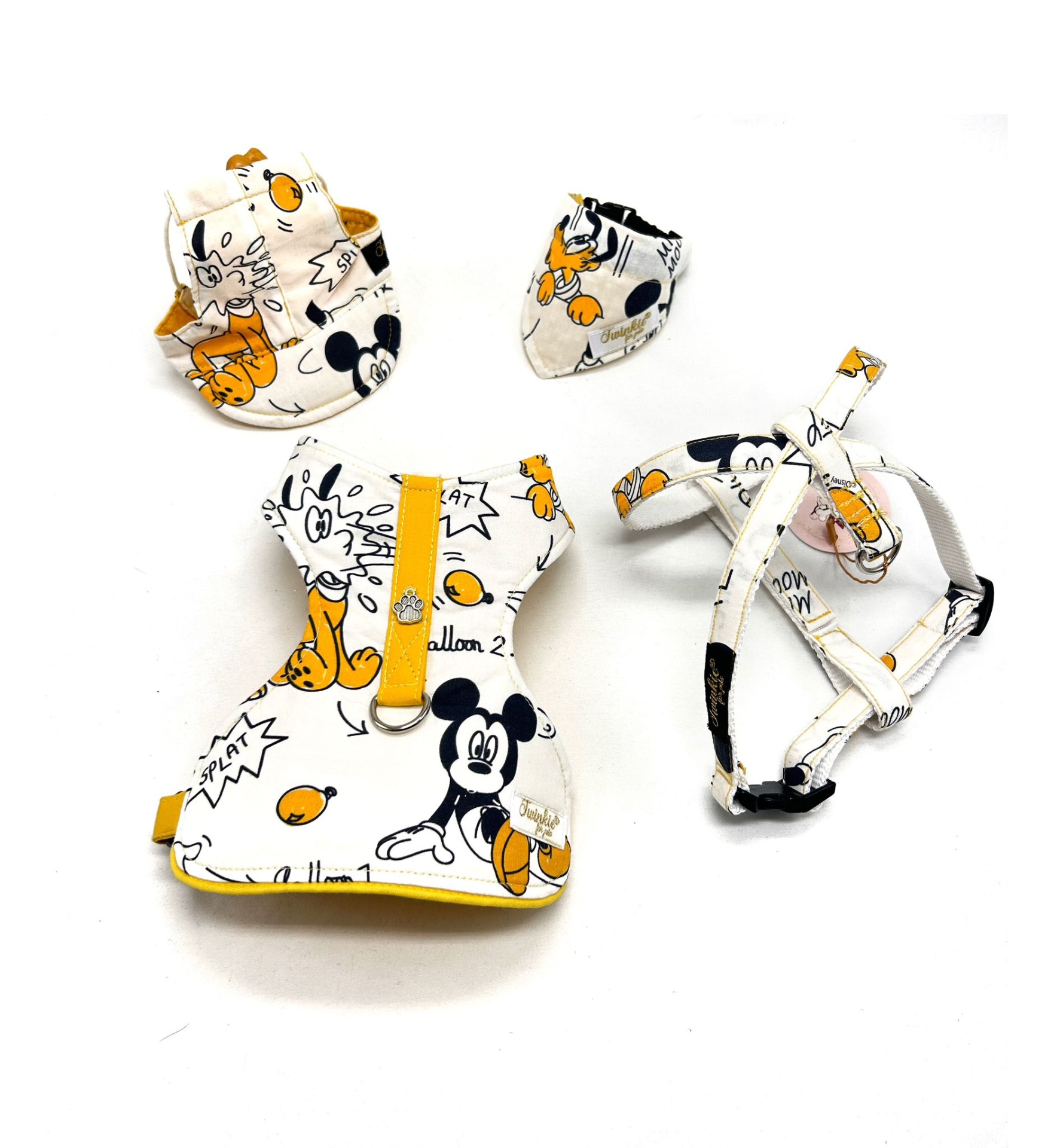 Conjunto de acessórios para bebé com padrão Mickey Mouse em tecido branco, laranja e preto