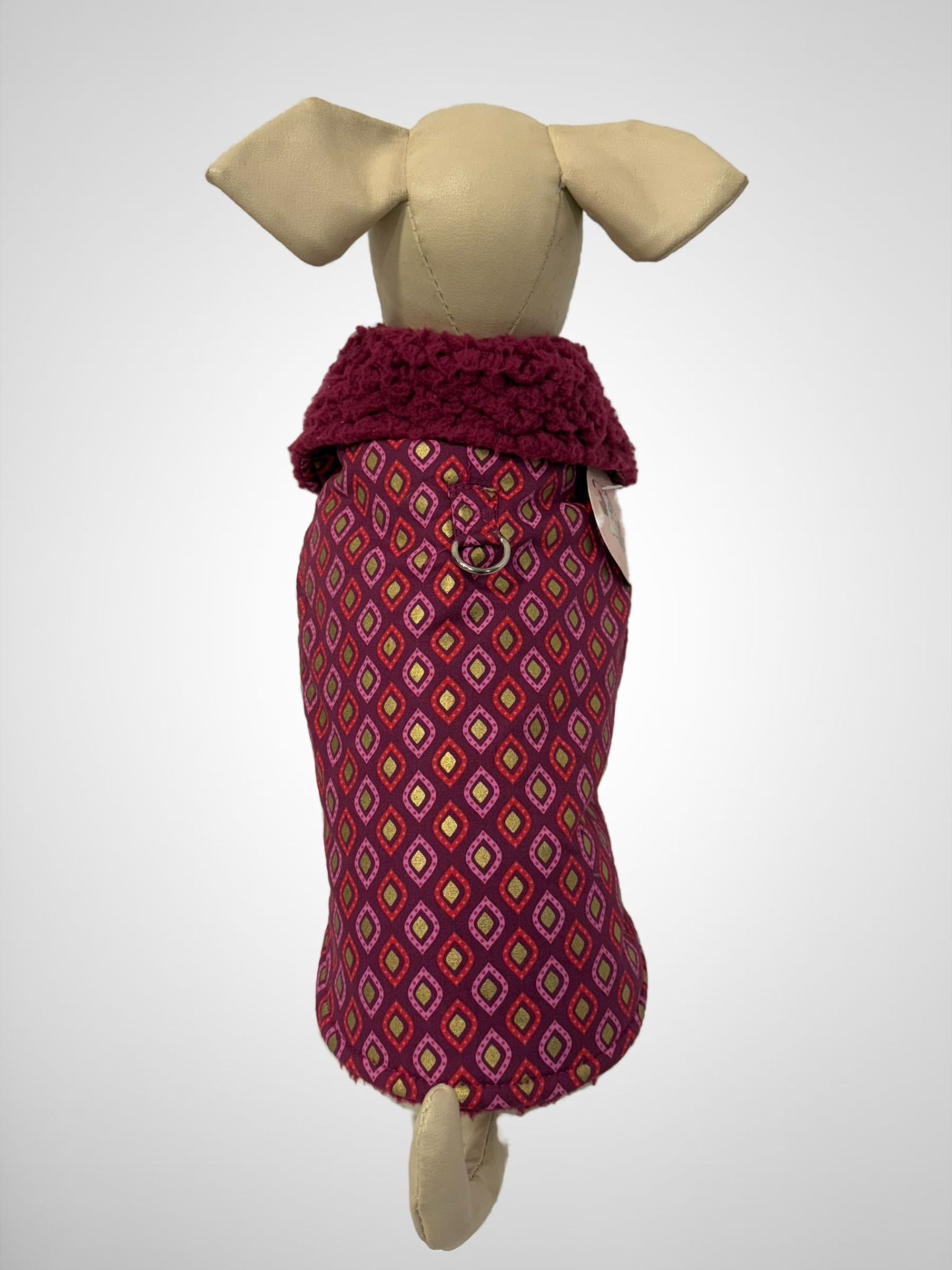 Casaco para cão com padrão geométrico colorido e gola felpuda bordeaux