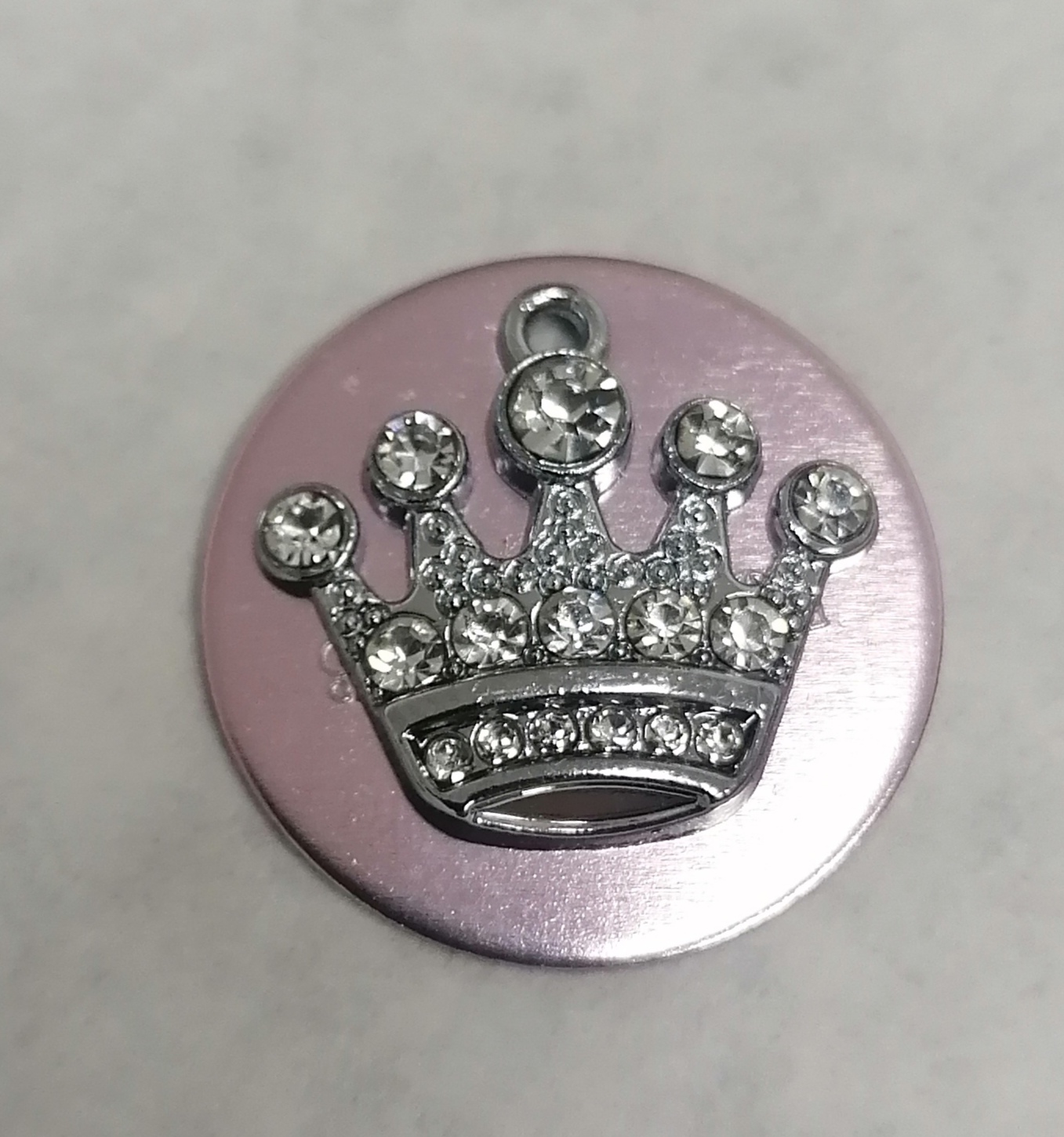 Medalha com pendente, coroa brilhante