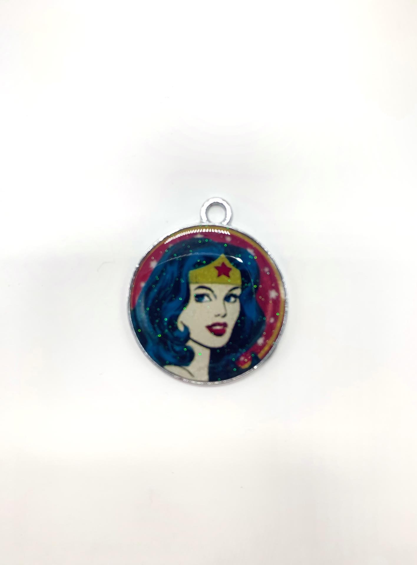 Medalha com pendente, Super Heróis