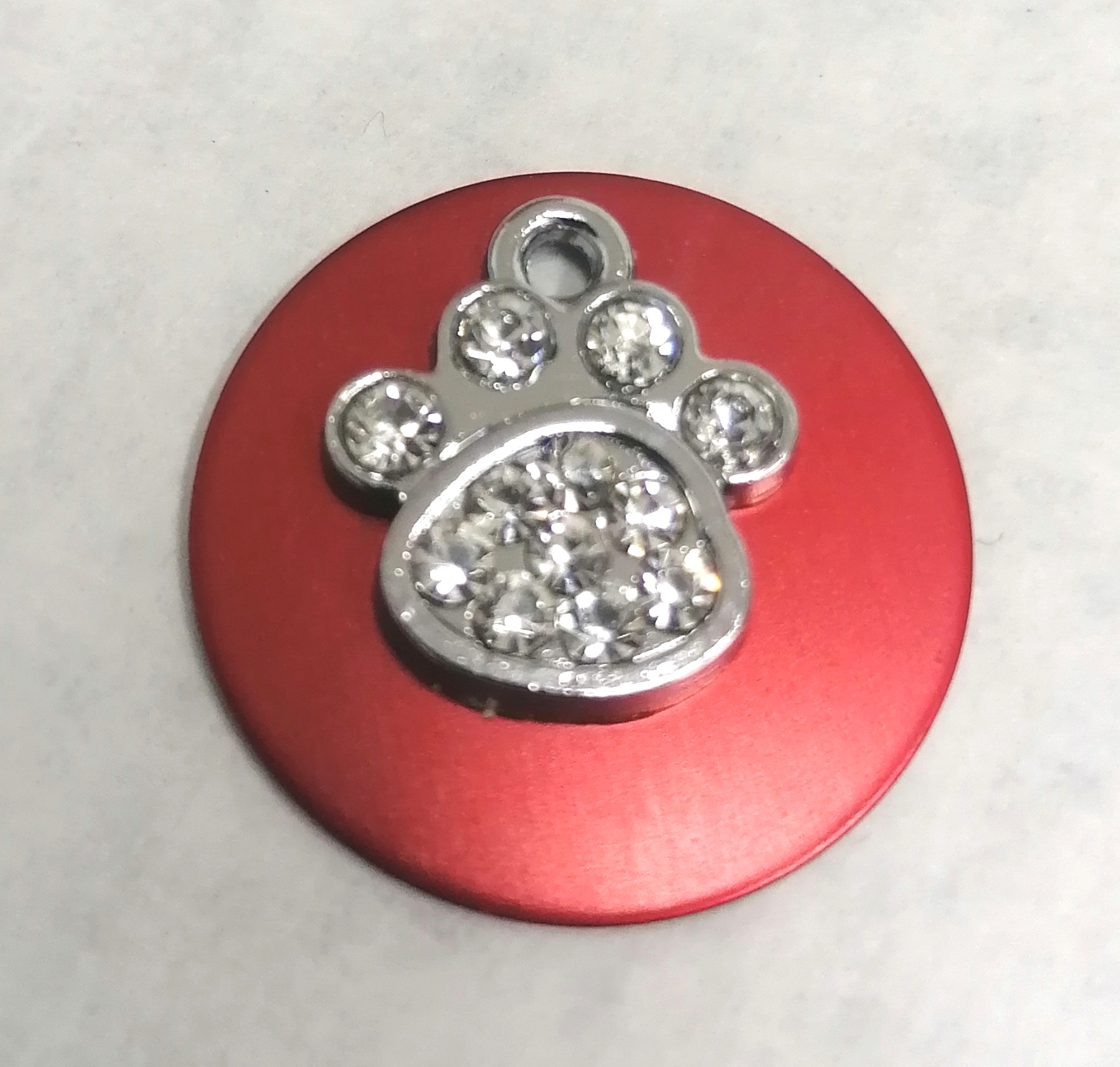 Medalha com pendente, pata brilhante