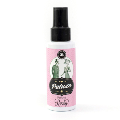 Frasco branco com perfume Petuxe Rocky e tampa preta em spray