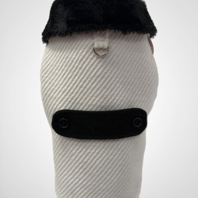 Casaco para cão branco com gola preta e alça preta