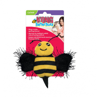 Brinquedo para gatos em forma de abelha amarelo e preto com etiqueta KONG BetterBuzz