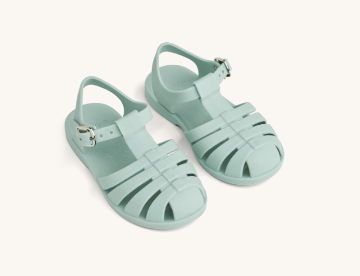 Sandálias de plástico verde-água para bebé com tiras entrelaçadas e fecho ajustável