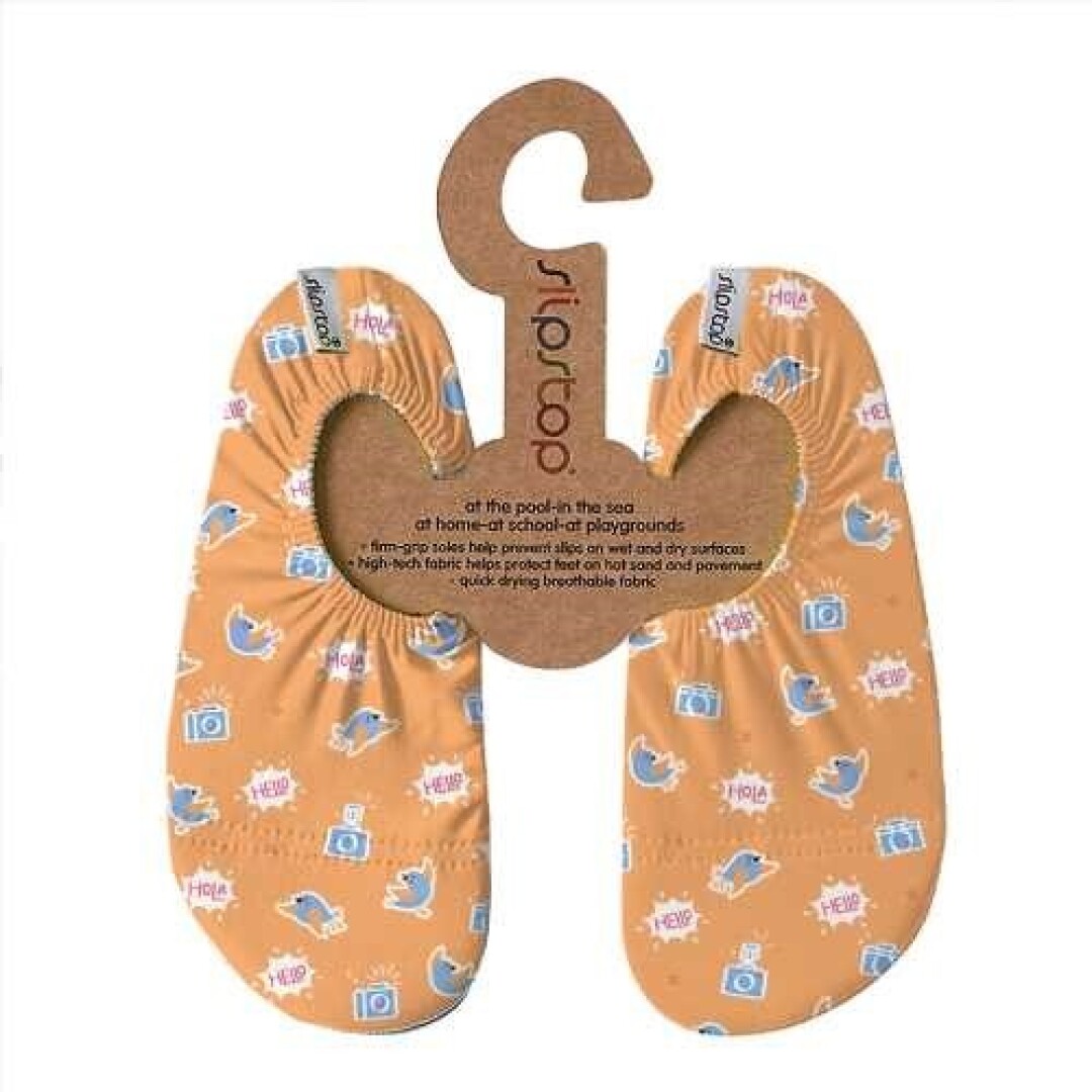 Meias tipo sapatilha laranja com monocromático azul e rosa, em embalagem de cartão castanho