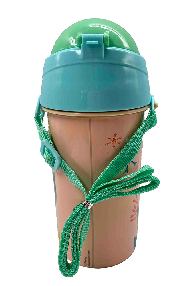 Garrafa infantil cor-de-rosa com tampa azul e alça verde