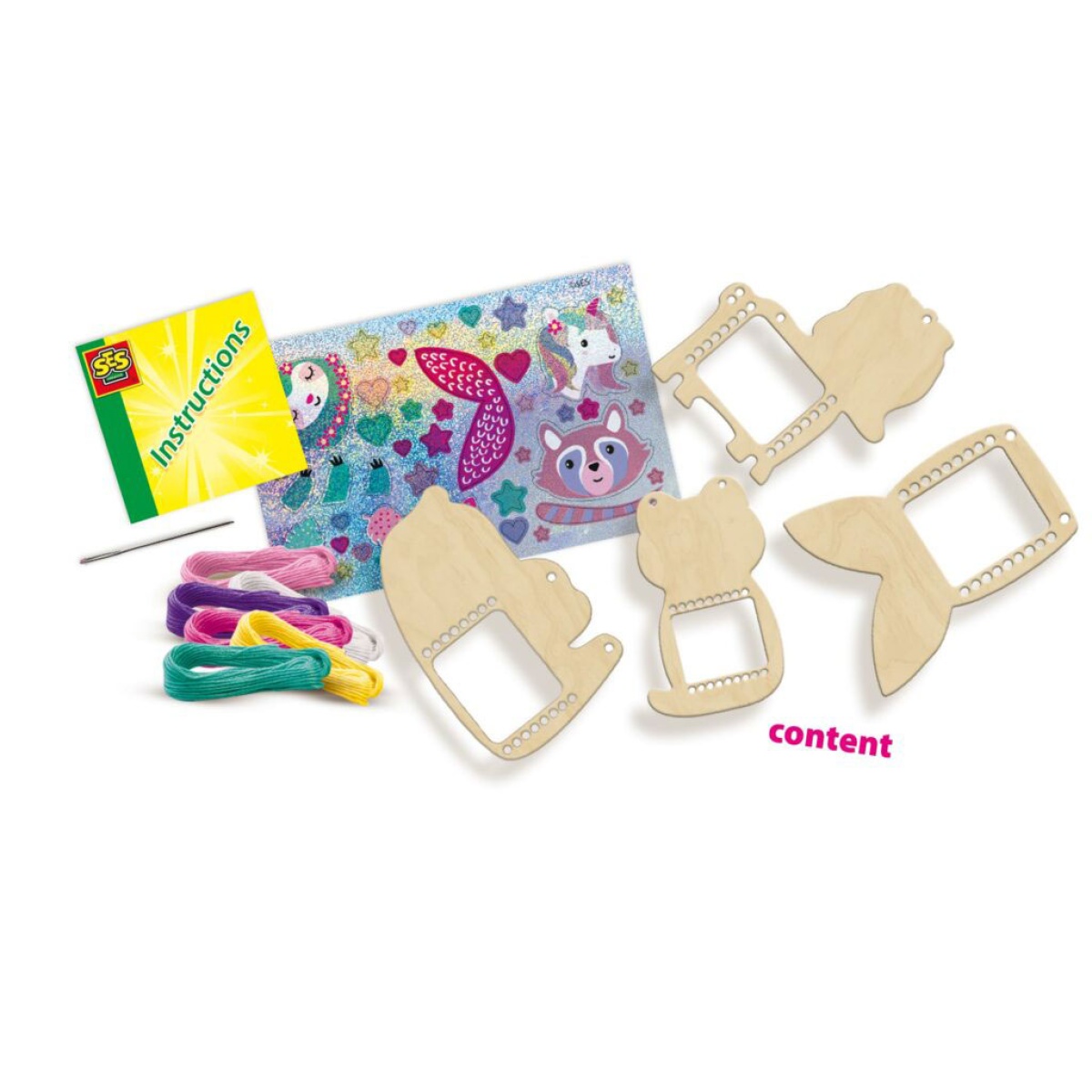 Materiais para bordado com moldes de madeira e fios coloridos num fundo branco