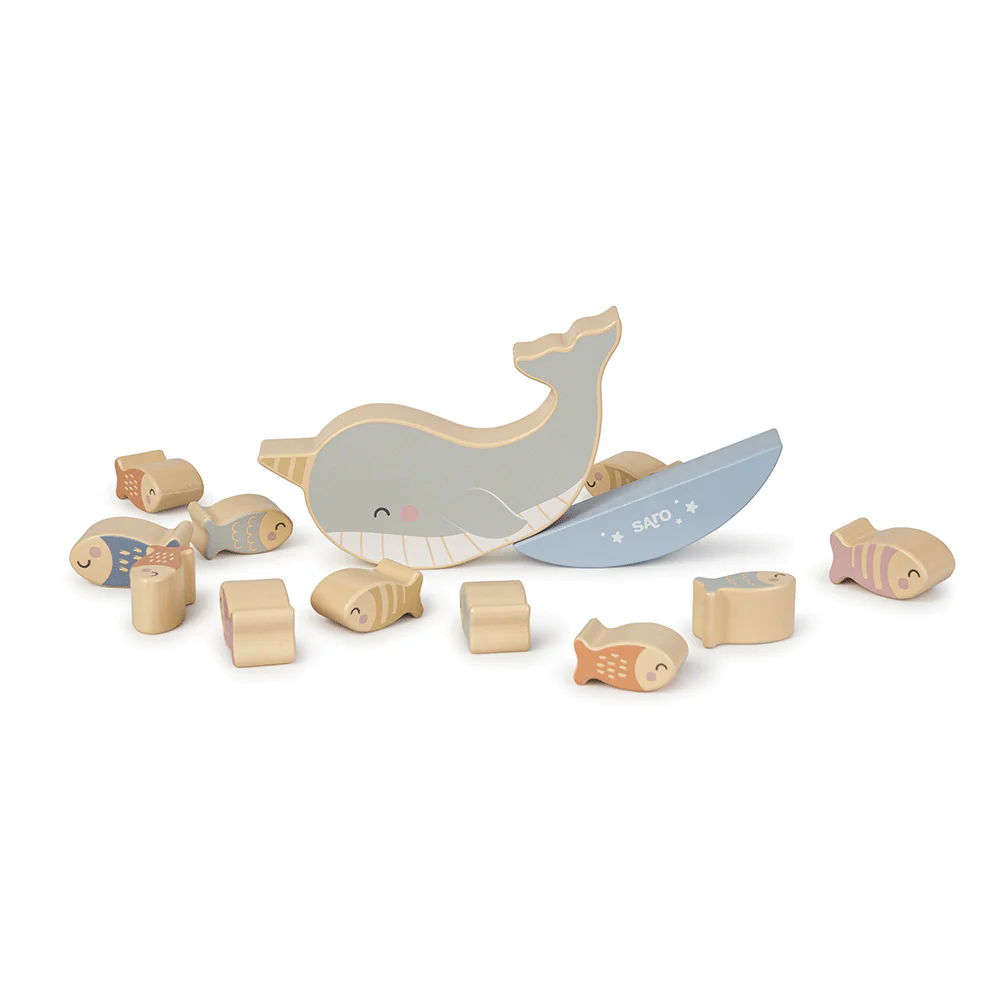 Brinquedo de madeira baleia e peixes coloridos pequenos