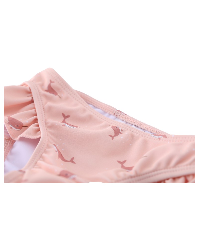 Roupa de banho cor-de-rosa com padrão de golfinhos e detalhes franzidos