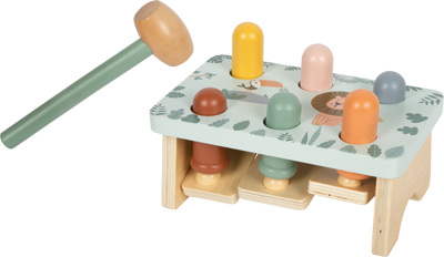 Brinquedo toca-toca de madeira com pinos coloridos e martelo